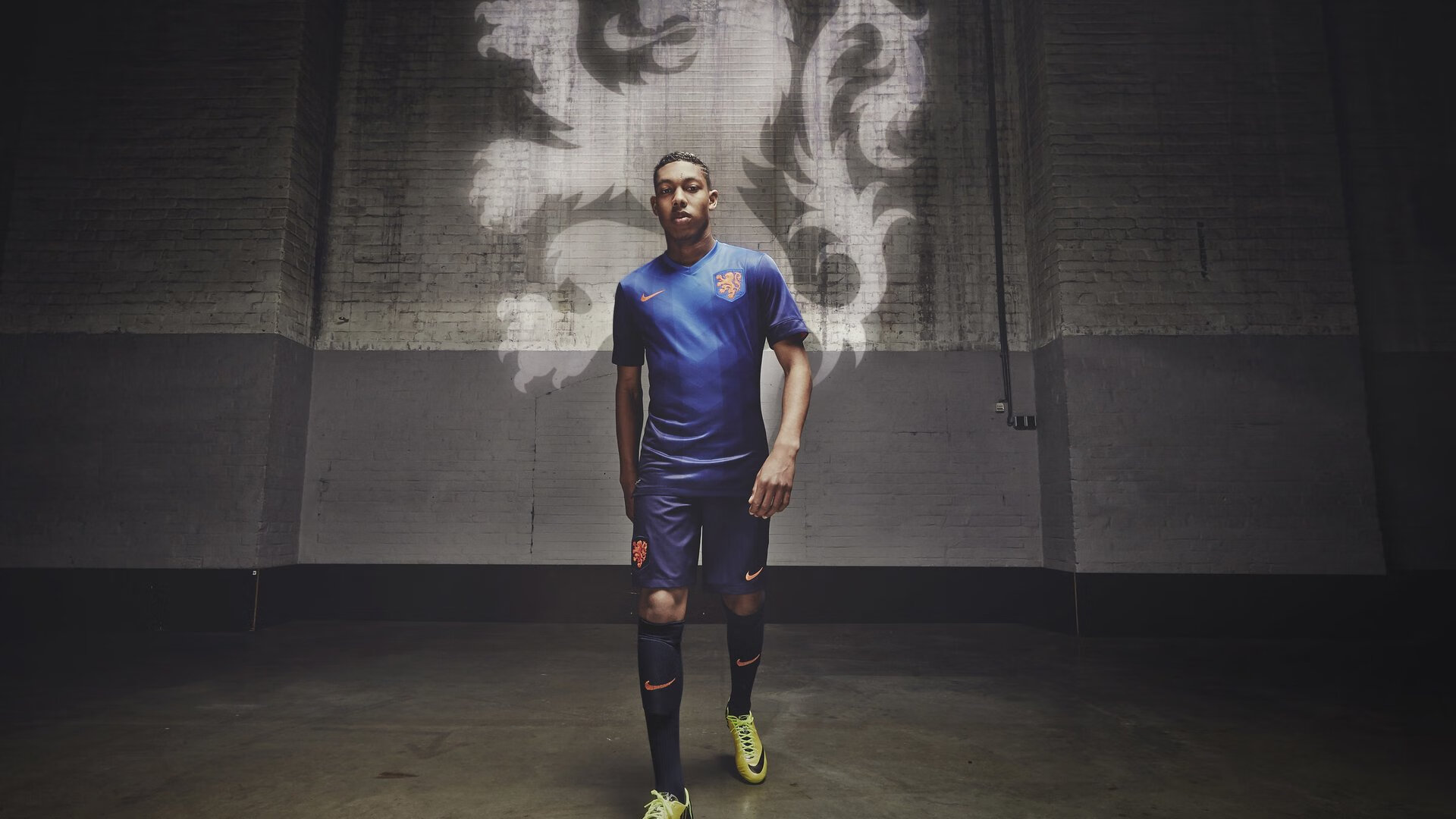 当英伦铁骑遇见东方魔法，三笘薰对阵英格兰，一堂价值千金的现代边锋教科书